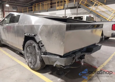 2025 Tesla Cybertruck All-Wheel Drive z USA, uszkodzony, nr VIN 7G2CEHED8SA070952